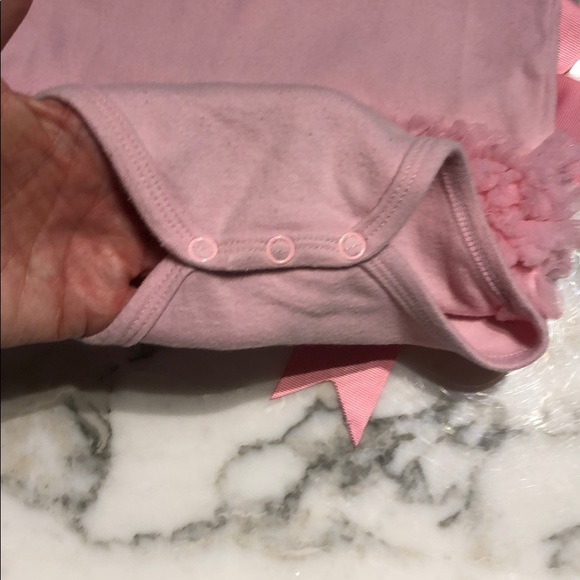 Mudpie pink onesie with ruffle and bow - Picture 6 of 7